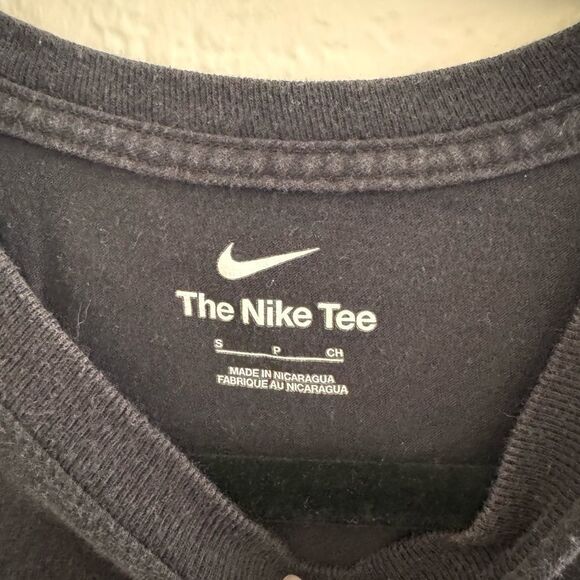 Nike Black T-Shirt with Green Print - Picture 3 of 4